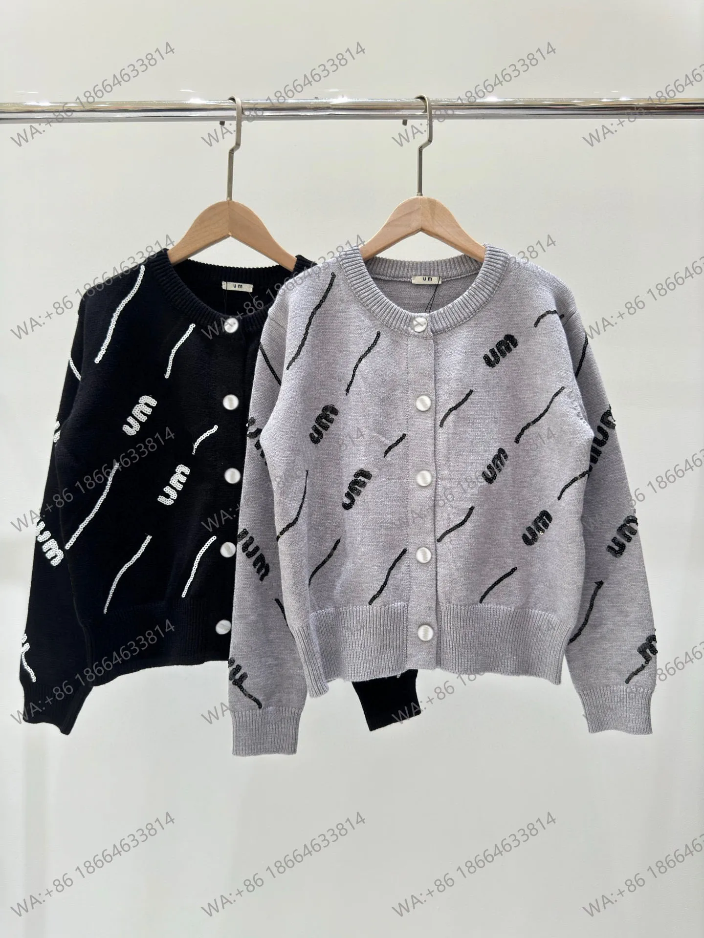 

2023 Autumn/Winter New High end Women's Top Quality Contrast Beaded Letter Button Knitted Cardigan