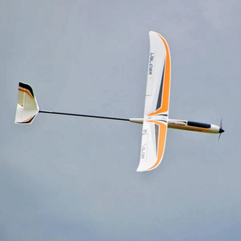 Planeur UGLDER en vol, silhouette élancée et stabilité pour le planeur longue distance.