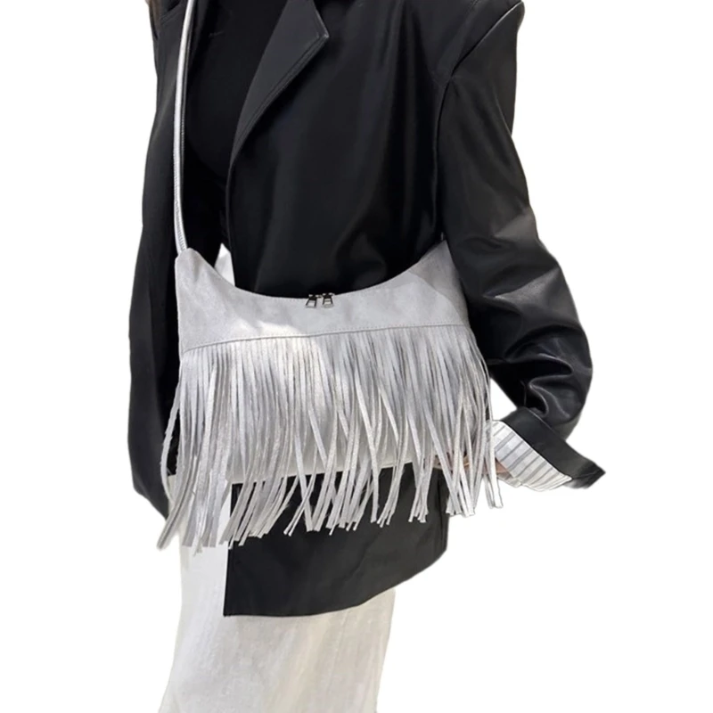 Fashionable Black Shoulder Bag Timeless Purse Spacious Interior Suitable for Phone and Daily Use