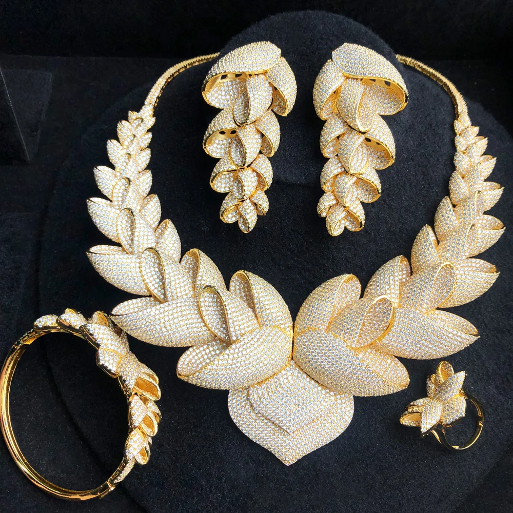 

Комплект из колье и серёг, с фианитом