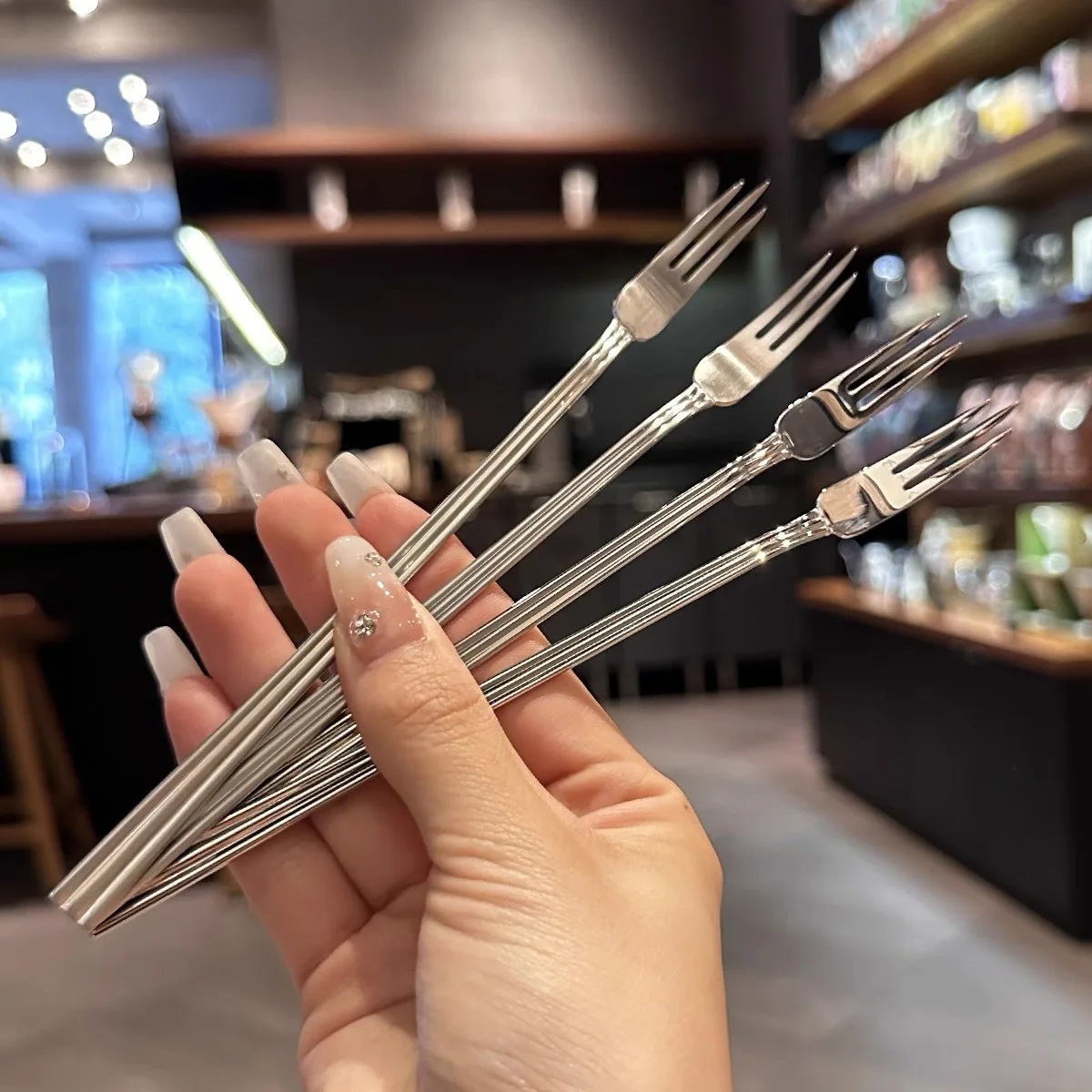 Description Picture 3 of item2pcs Premium 304 Stainless Steel Fruit Forks, High-End Exquisite Salad Forks, Dessert Forks, Household Steak & Coffee Forks