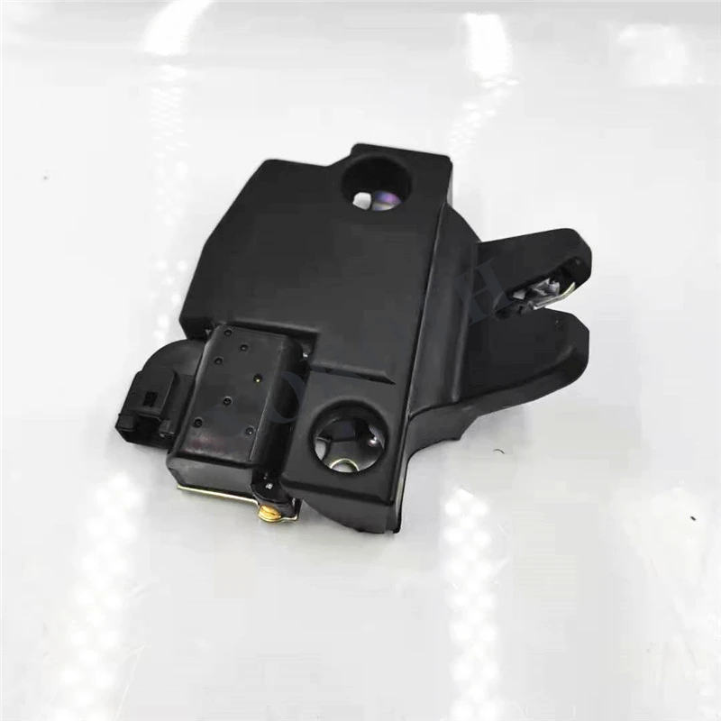 New High Quality Parts Trunk Lid Latch 82510-57L00 For Suzuki