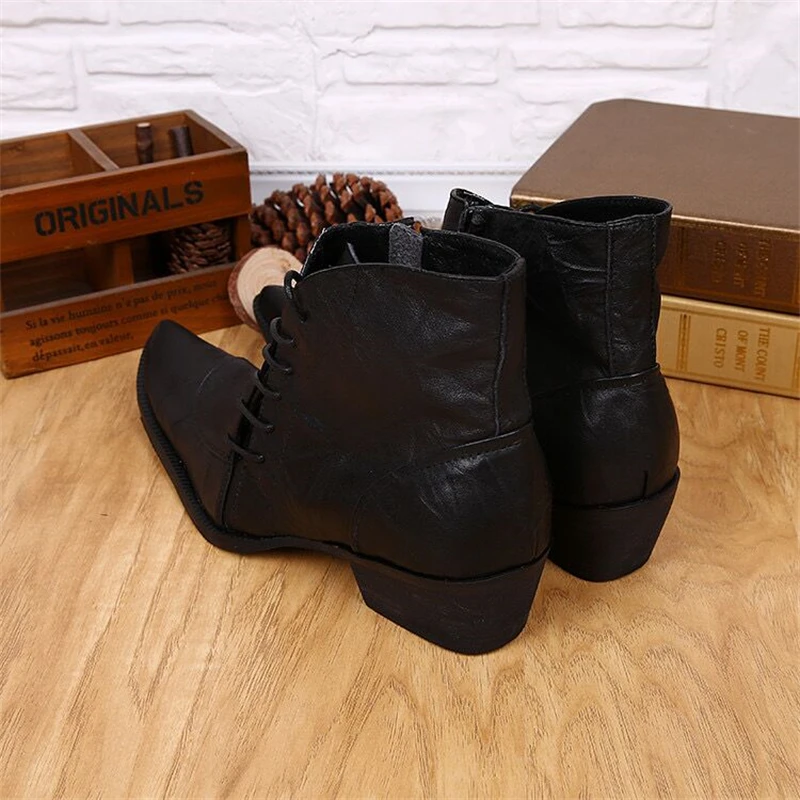 Men's pointed leather boots with a height of 6cm and a thick heel. Casual cowhide boots with side straps are trendy
