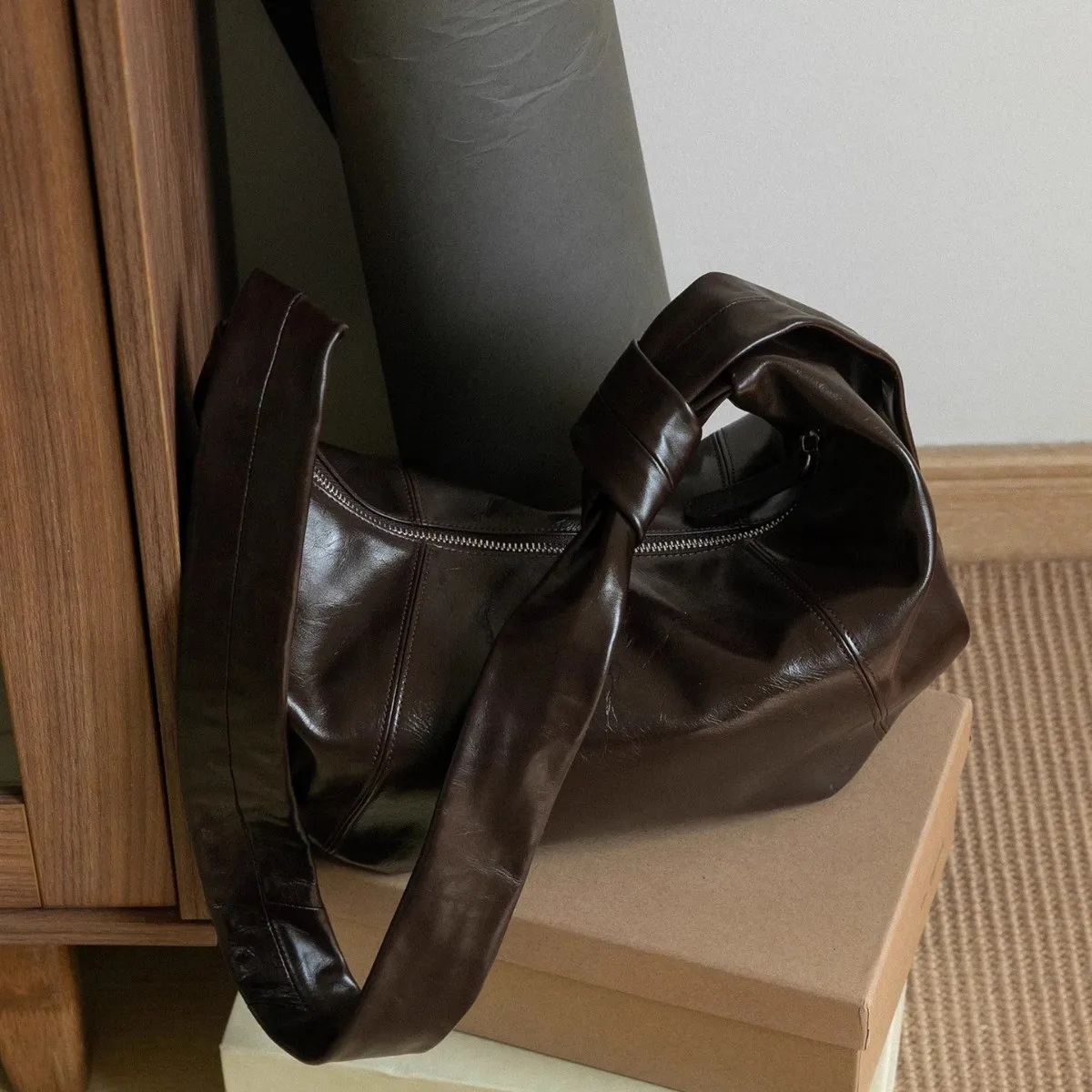 Underarm Bag PU Leather Solid Color Crescent Bag for Women Adjustable Strap Handbag Zipper Hobo Bag for Work Travel