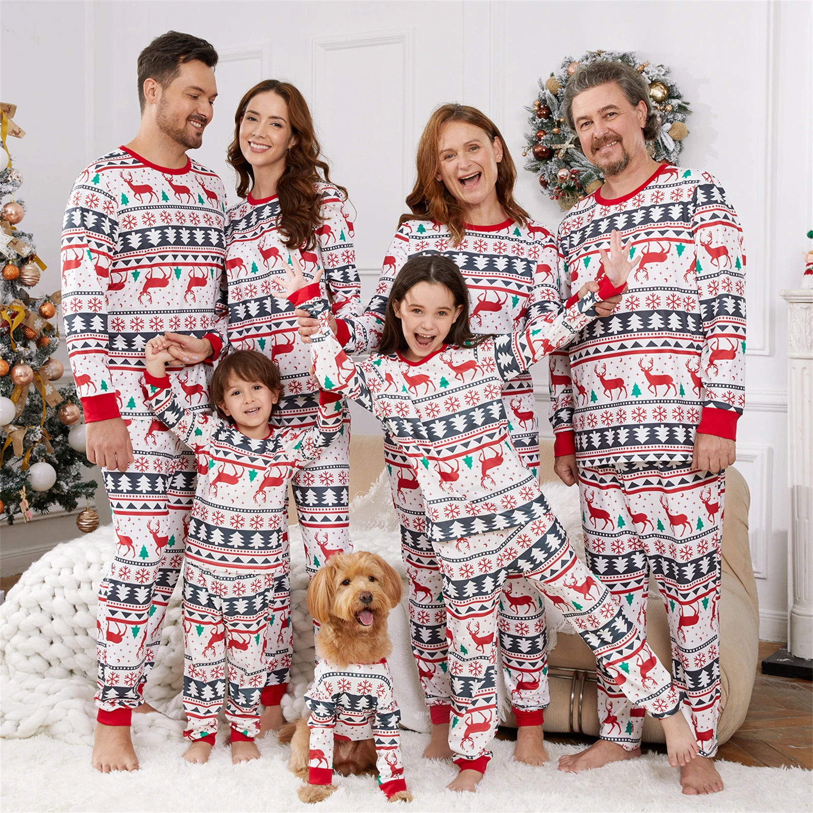 thumbnail image 4 of Pijamas familiares a juego de Navidad PatPat con estampado de copos de nieve en rojo, conjuntos de pijamas familiares a juego de manga larga (resistentes al fuego), 4 of 5