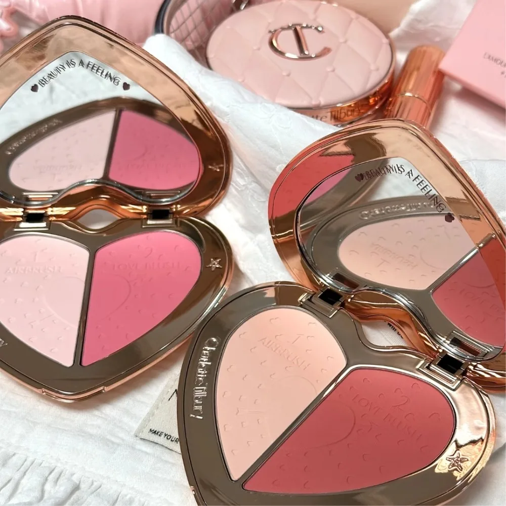 شارلوت تيلبوري هارت 2 لون أحمر الخدود مكياج تجميل دائم بودرة مشرقة طبيعية لا تشوبه شائبة تخلق مكياجًا ناعمًا بمظهر روج