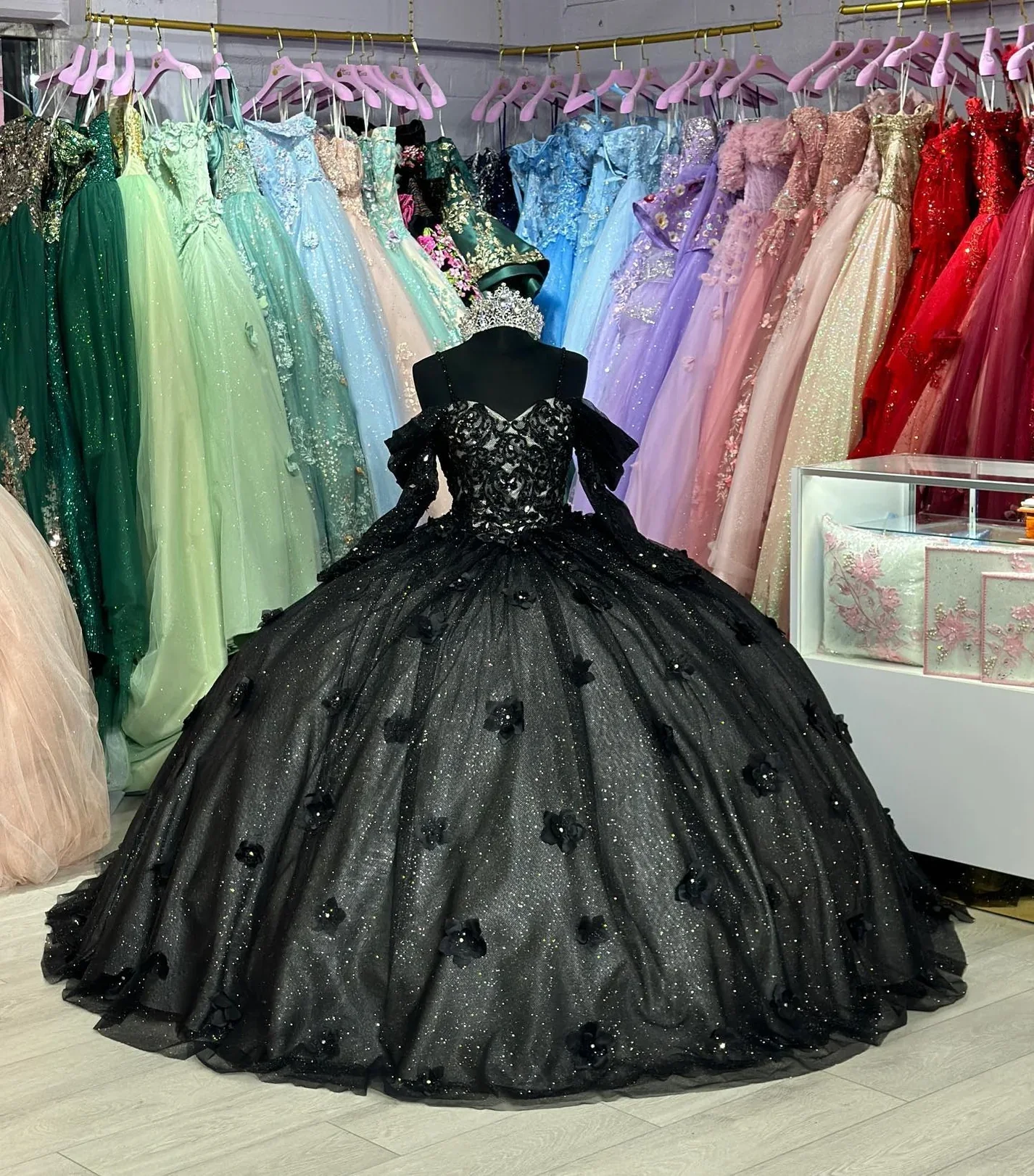 

Black Off Shoulder Sweetheart Princess Quinceanera Dresses with Long Sleeves Flowers Appliques Glitter Tulle Prom Party Gowns