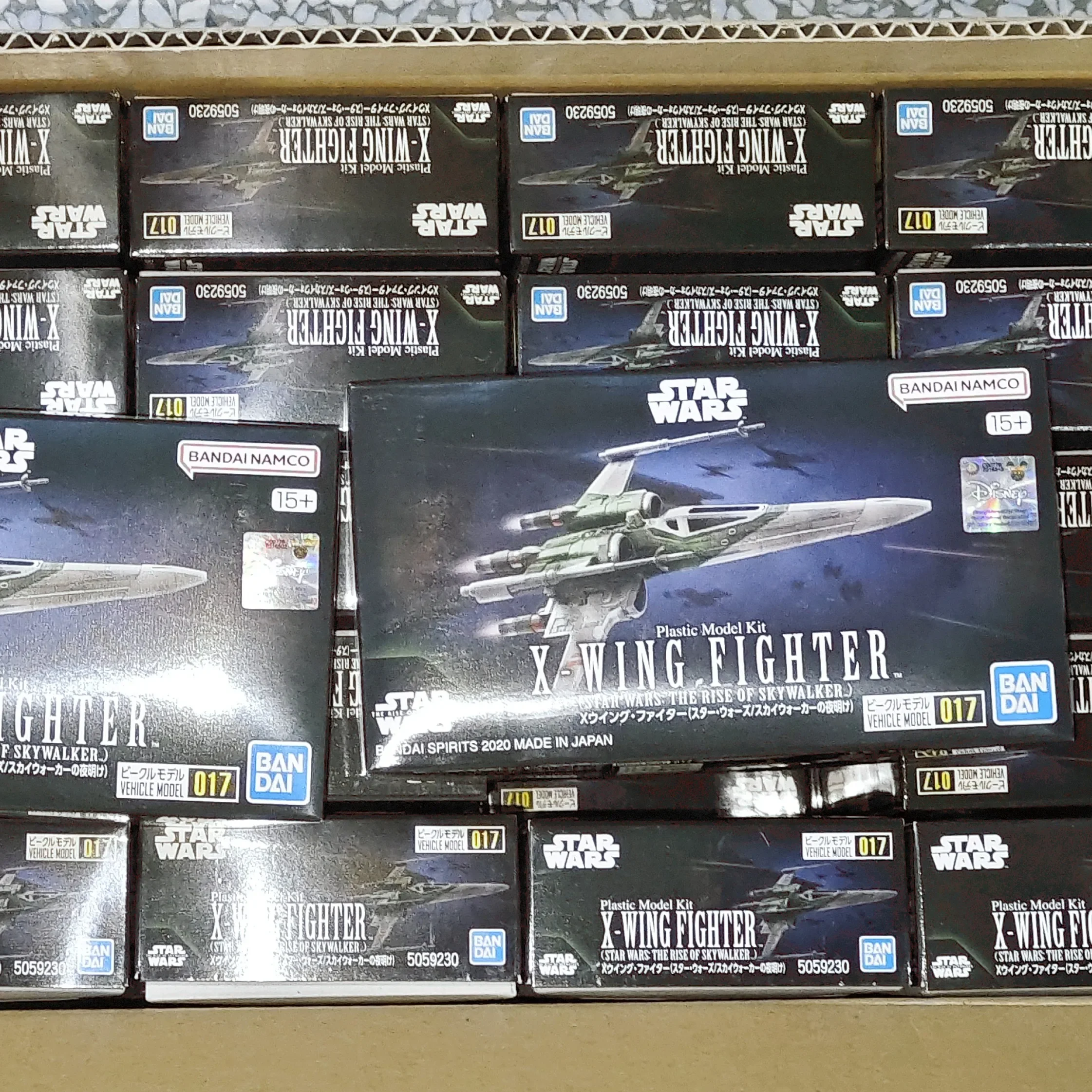 

В наличии Bandai оригинальный Звездные войны X-wing 017 Люк Скайуокер зеленый космический корабль в коробке подарок
