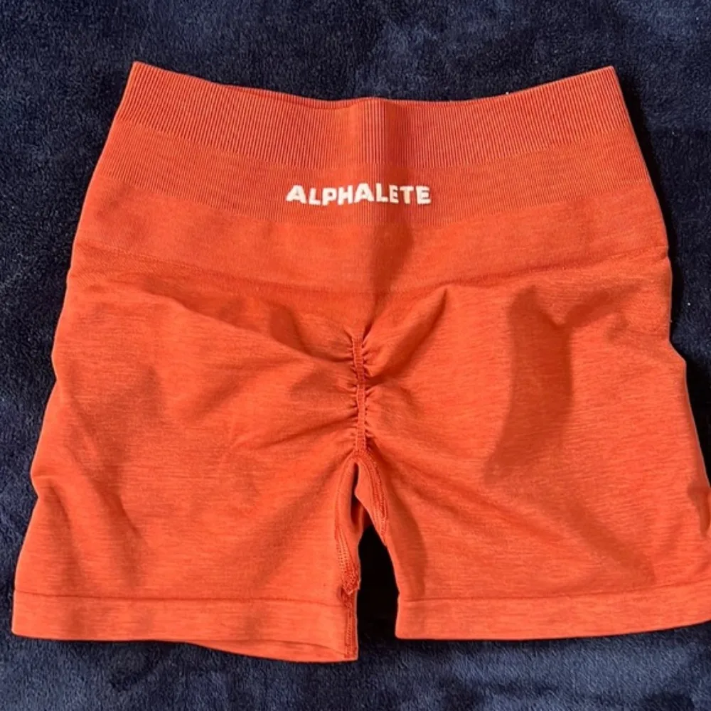 Alphalete AMPLIFY SHORT 4,5" Short Sans Couture Yoga Shorts Seamless Scrunch Bum Workout Gym Shorts Booty Hight Stretch