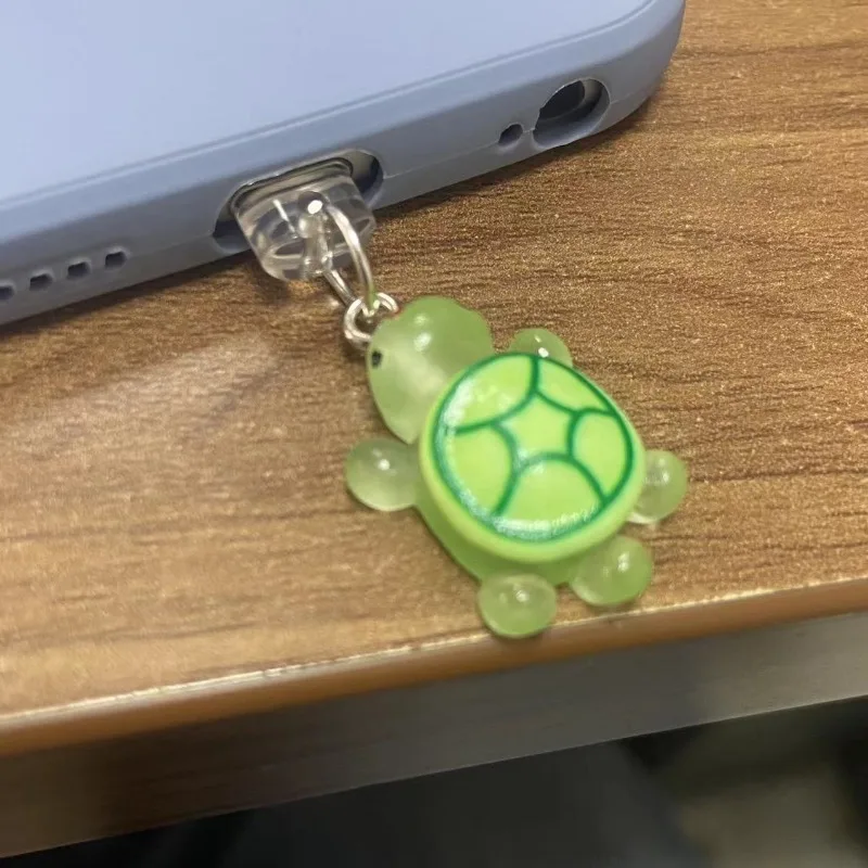 1 Stück Niedlicher Grüner Schildkröten-Handy-Staubschutz Zubehör Dekoration Anhänger für iPhone für Samsung Typ-C Ladeanschluss – Detail 8