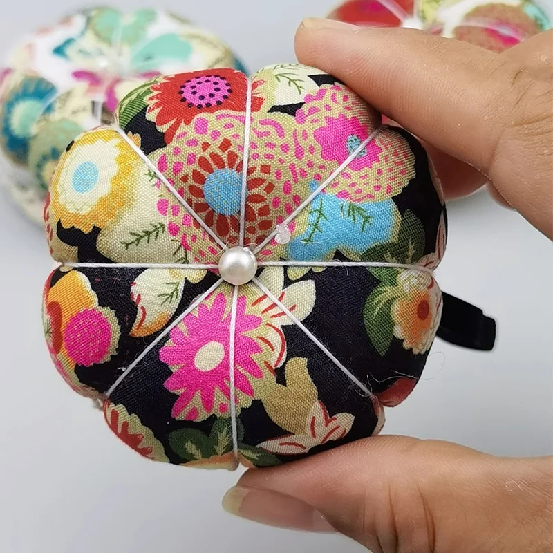 1pc 무작위 색상 호박 모양 인쇄 바늘 핀 쿠션 홀더 바느질 키트 DIY 공예 바느질 핀 탄성 손목 밴드 핀 쿠션