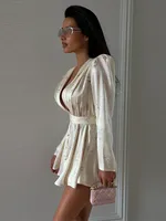 Robe élégante imprimée pour femme, manches longues, taille cintrée avec ceinture, collection Printemps-Été 2026, idéale pour les vacances 4