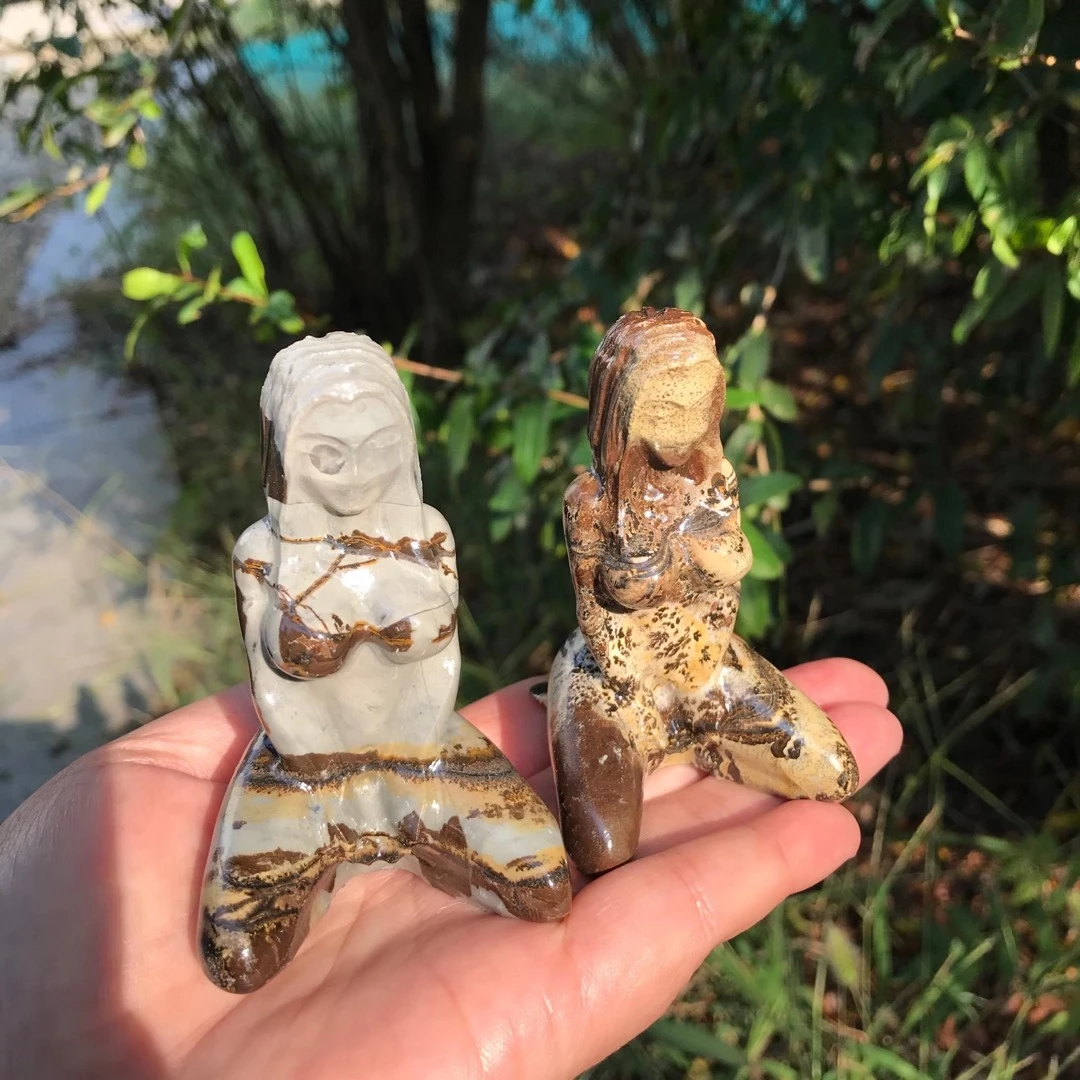

80mm Natural Painting stone jade stone Kneeling Female Model Carving Crystal Crafts for Home Decoration Art Furnishing Articles