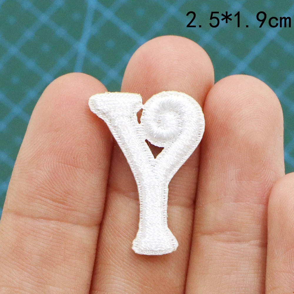 1PC Kleine Weiße Selbstklebende Gestickte Buchstaben Patch DIY Name Patches Eisen Auf Alphabet Applikationen Nähen Jacke Mäntel Abzeichen – Detail 26
