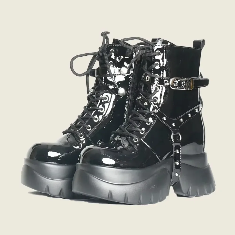 【MOON BOOT】ショートパデッドブーツ ブラック ベルト MOON BOOT】ショートパデッドブーツ ブラック ベルト moon boot