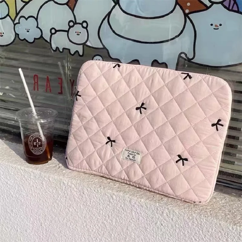 Stylish and Protective Tablet and Laptop Sleeve Bag