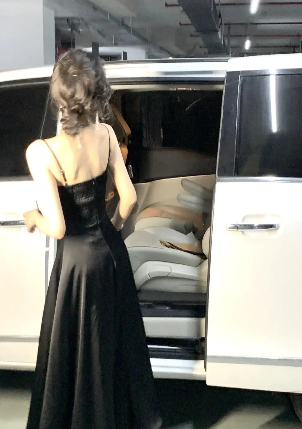 New Summer Satin Midi Dress Women Slim Spaghetti Strap Elegant Party Dresses Wedding Evening Birthday Backless Prom Robe Clothes