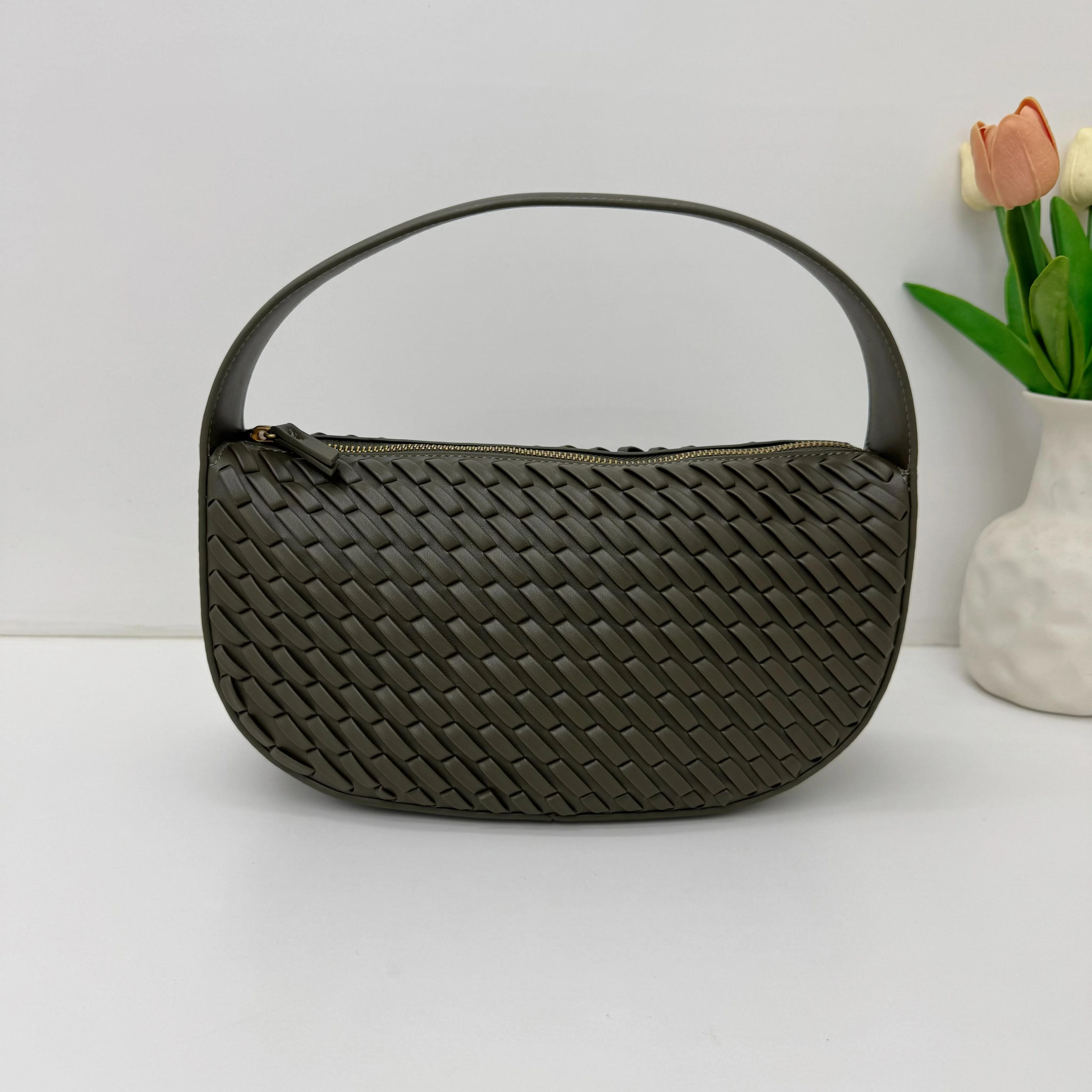 European American Retro Weaving Handbag Fashion Brand Designer Bag Versatile Casual Single Shoulder Bag New Solid Color Tote Bag