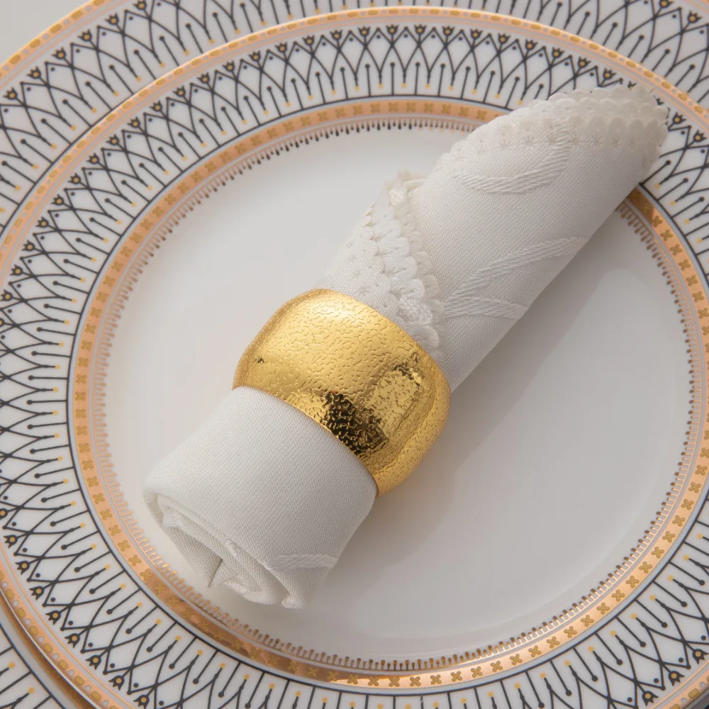 1PCS Metal Napkin Rings Simple Ring Models Napkin Buckle Wedding Napkin Holder for Dining Room Family Dinner Table Decor