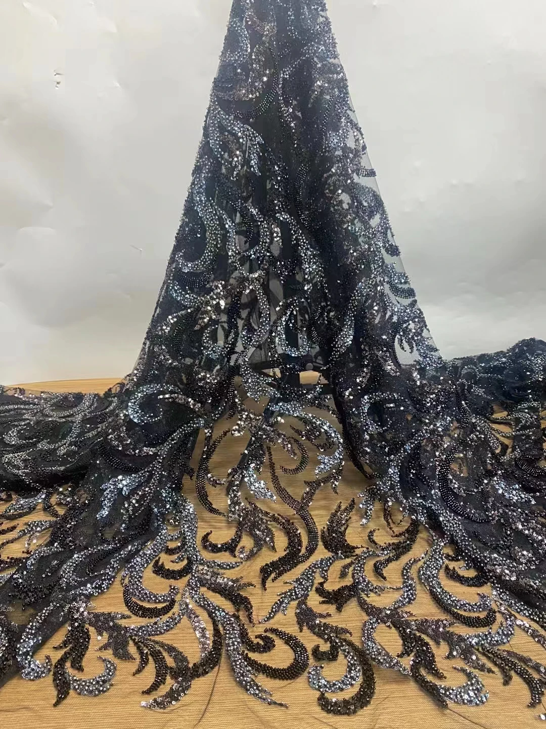 

2023 High Quality African Lace Fabric French Sequin Embroidered Luxurious Beaded Lace Fabric 5 Yards Wedding Dress
