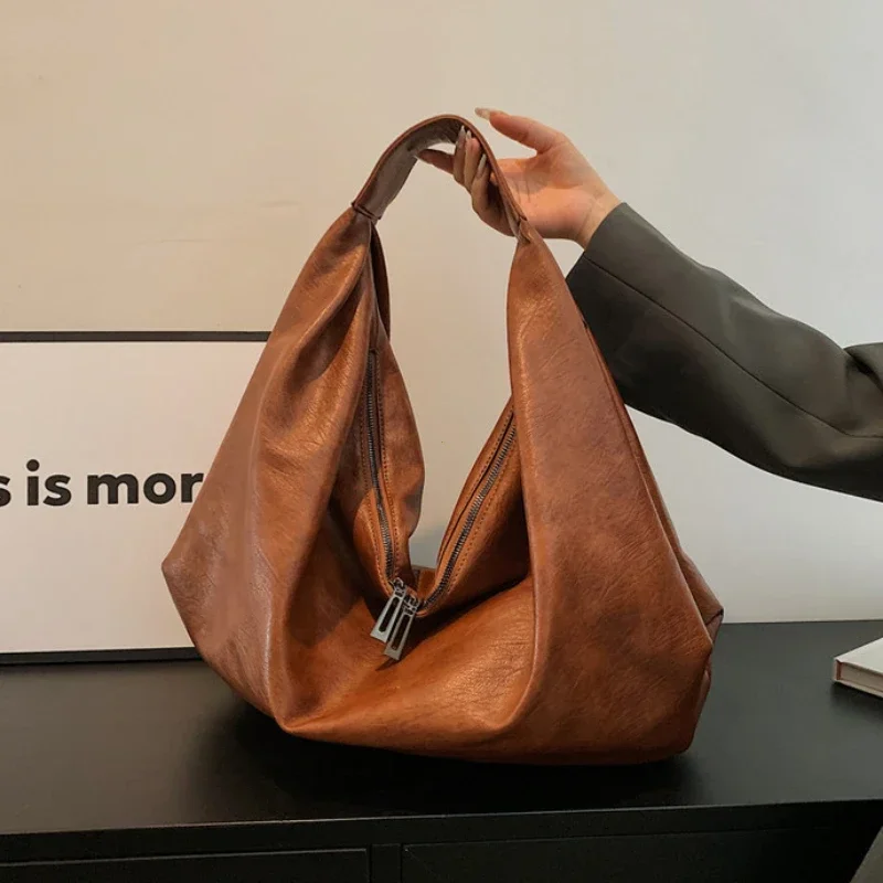 BIG HOBO SHOULDER BAG BLACK