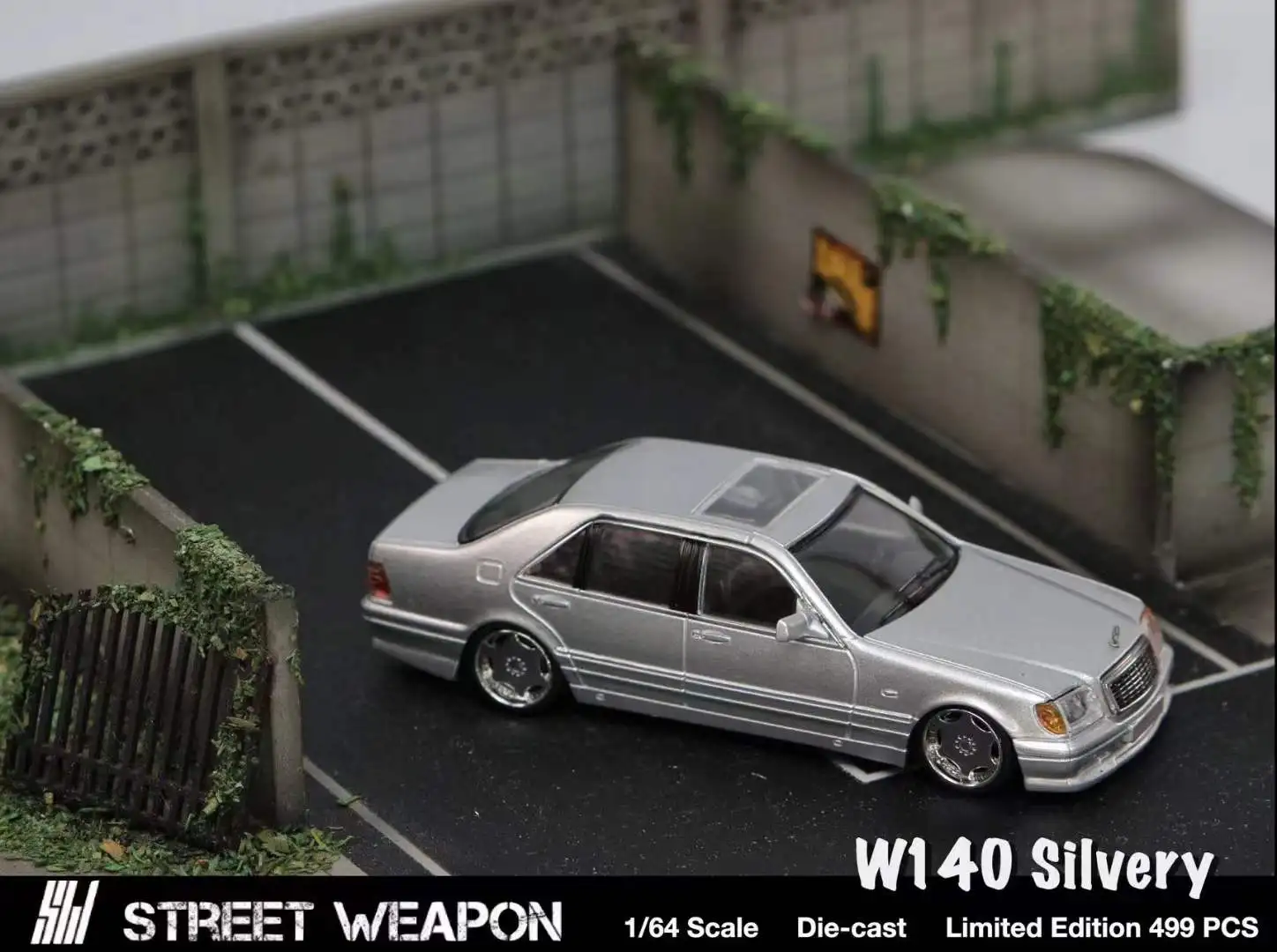 

Street Weapon 1:64 W140 Silver limited500 Model Car