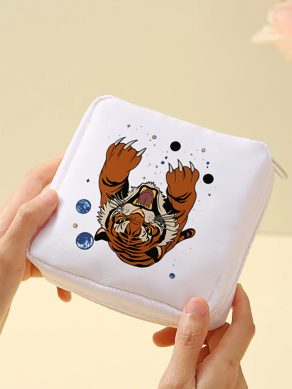 Cartoon pattern printed sanitary napkin storage bag, women's lightweight tissue bag, sanitary tissue bag