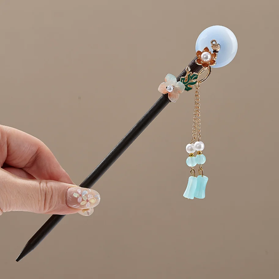 Handgefertigter Holz-Haarstab im Chinesischen Stil mit Quaste und Blume, Eleganter Haarschmuck für Damen, Geschenkidee – Detail 18