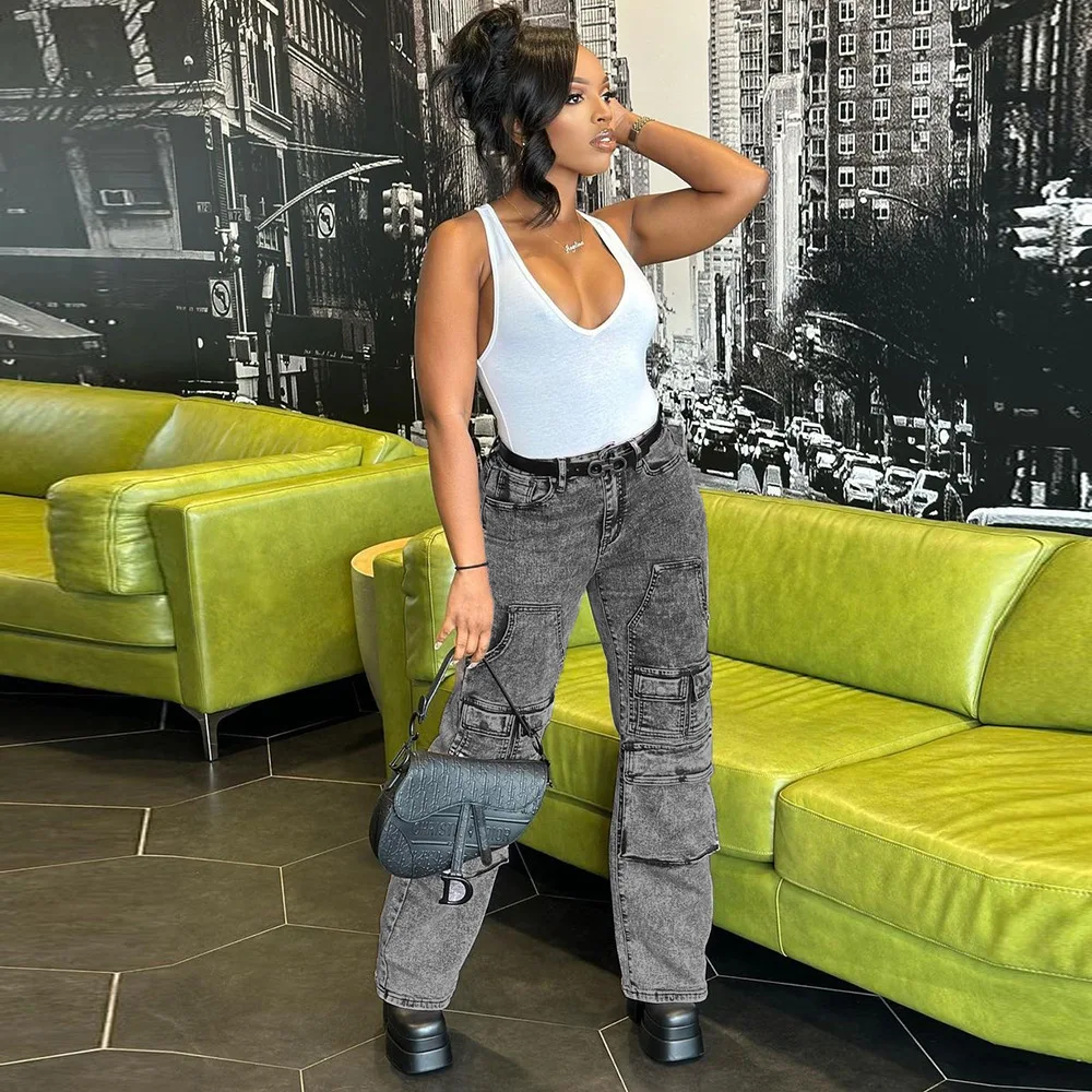 Fashion trends 2023 - cargo pants for women and how to style them