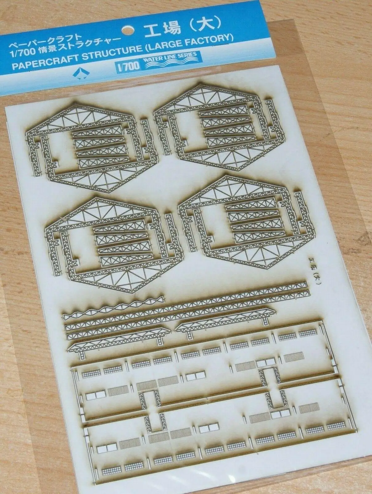 

Tamiya 31542 1:700, серия Waterline, большая фабрика (конструкция Papercraft), набор для строительства моделей