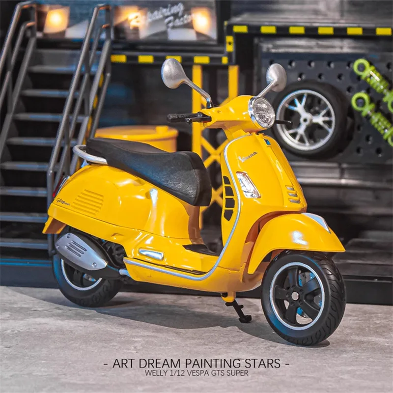 WELLY 1:12 Vespa GTS Super 2020 Alloy Leisure Motorcycle Model Simulation Metal Street Road Motorcycles Model Childrens Toy Gift 2