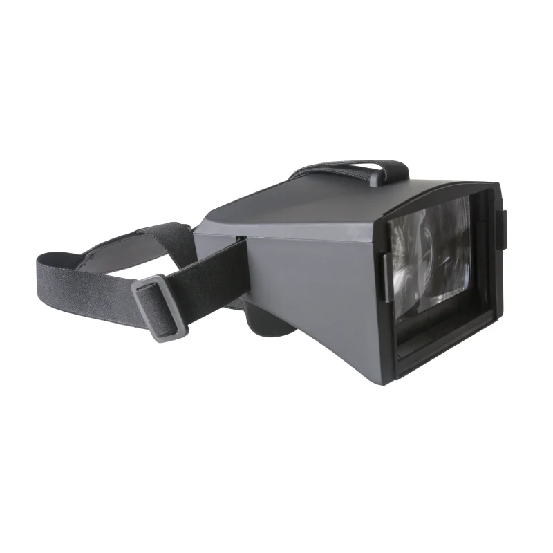 Utilisateur portant les lunettes FPV EV800D, idéales pour piloter un drone RC