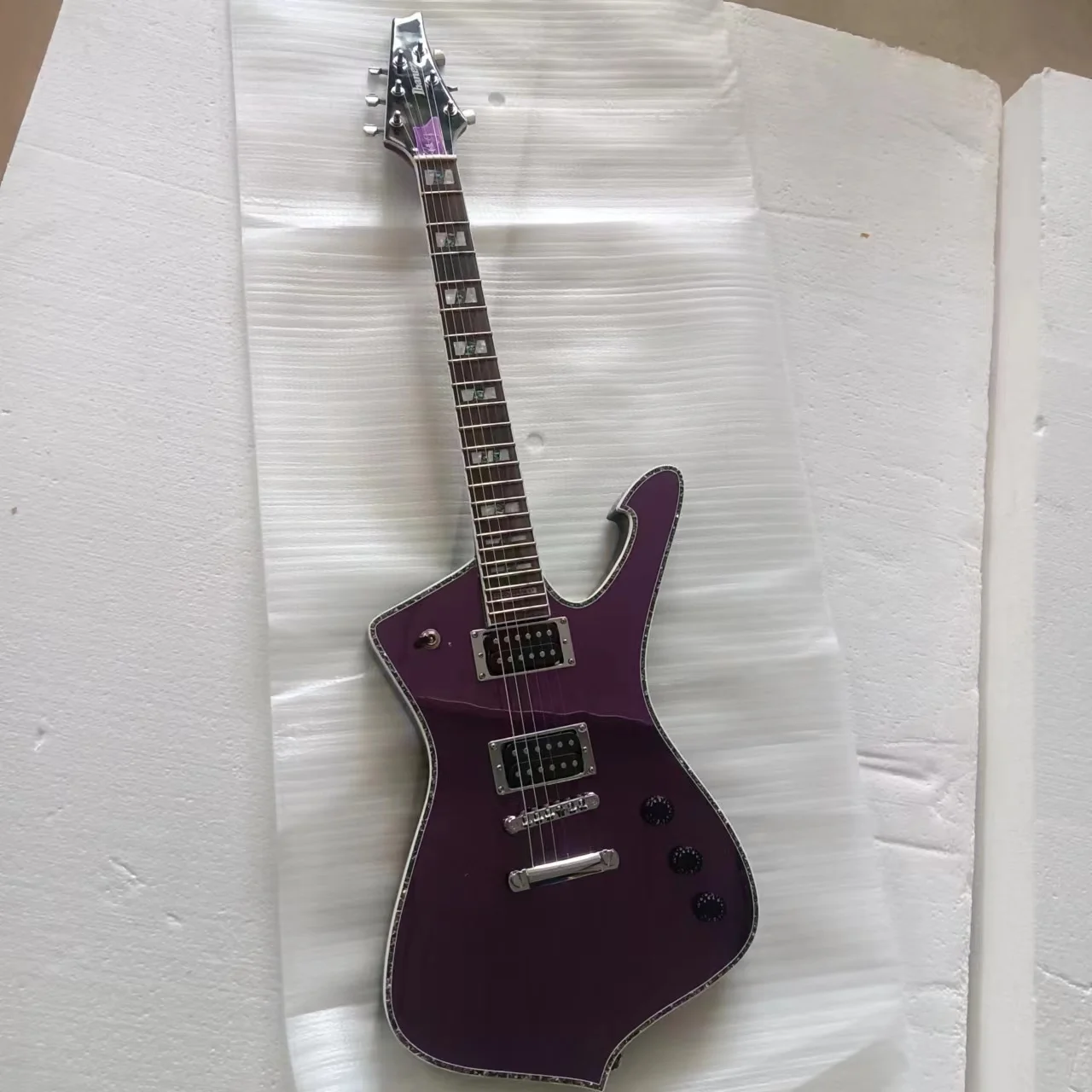 

Iceman Signature Paul Stanley Purple Fractured Mirror Electric Guitar CrackMirror Pickguard Abalone Body Binding Chrome Hardwaer