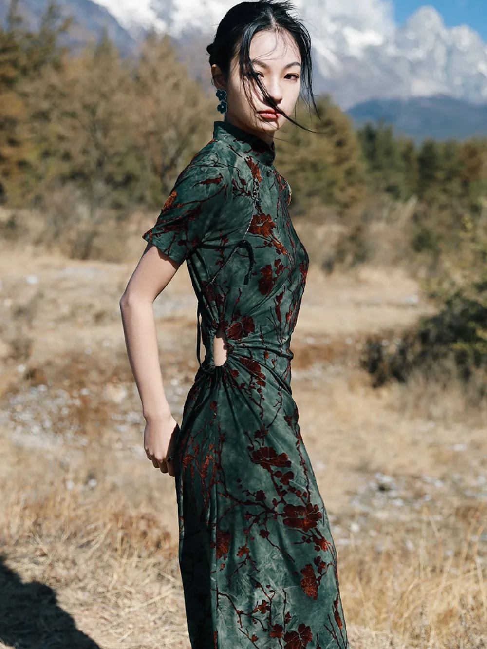 

Cheongsam New Chinese Style Qi Pao Improved Velvet Chirpaur Dress Women's Waist Show Slender Skirt With Tie Dye Craft Qipao