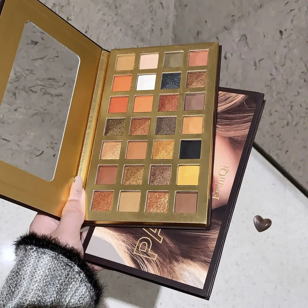 2024 ErshiQi 28 color plate high gloss powder blusher pearl matte glitter beautiful eye shadow_voghion.com