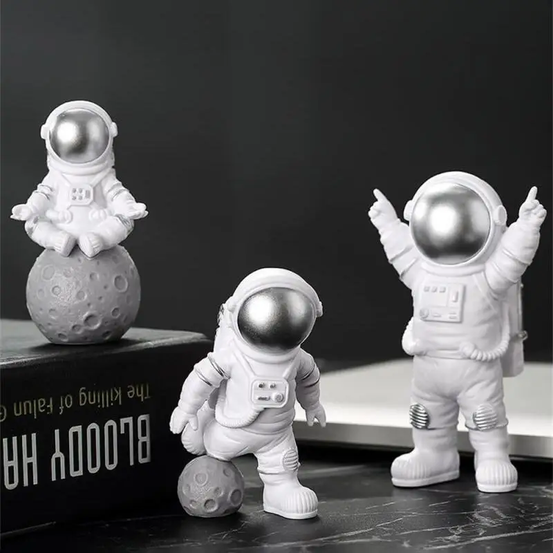Figurina Astronauta Oro In Resina - Decorazione Auto, Cake Topper O Ornamento Casa, Modello 11x11x5 Cm