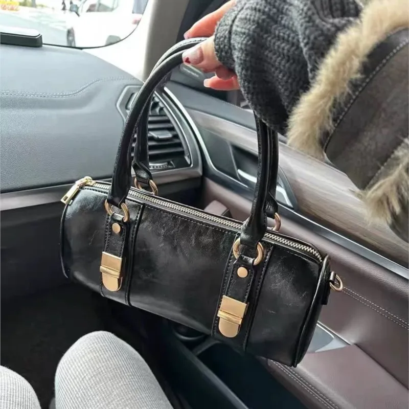 Retro Black leather Handbag Women Oil Wax Leather Large Capacity Handbag Ladies Cylinder Versatile Commute Crossbody Bags 2025