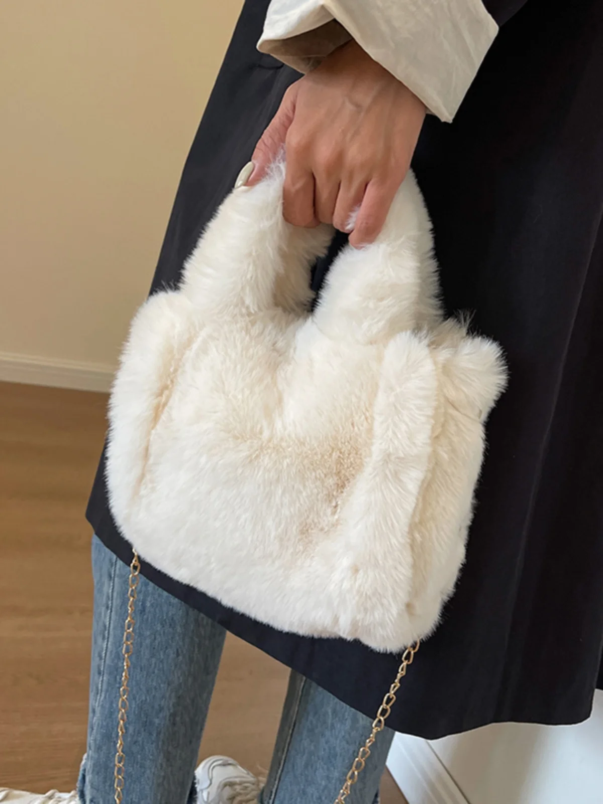 

Autumn/Winter Plush Velvet Niche Design Bag Women 2023 New Popular Chain Messenger Bag Hand Furry Bag