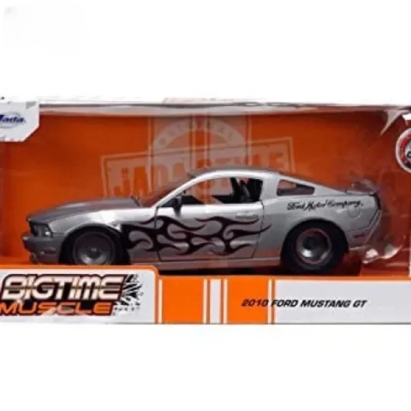 

Модель автомобиля Ford Mustang GT из металлического сплава в масштабе 1:24, 2010