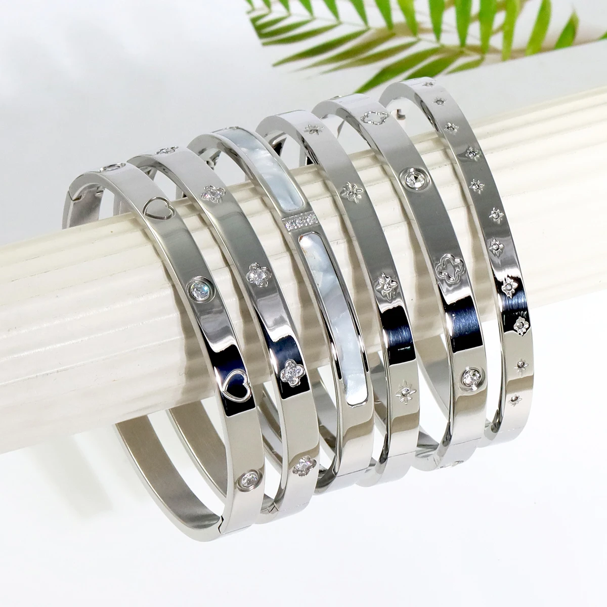 New Waterproof Cubic Zirconia Heart Flower Bangles Stainless Steel Bracelets Tarnish Free Jewelry for Women Factory Wholesales 4