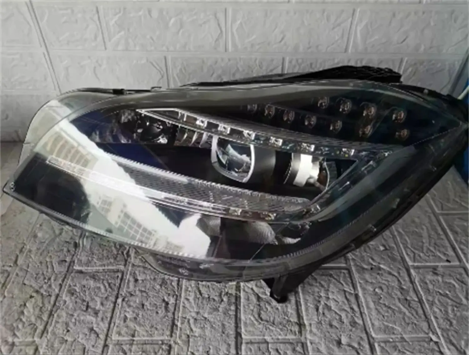 

Front light LED Headlight Headlamp DRL Daytime Running Light for Mercedes Benz CLS w218 Turn signal