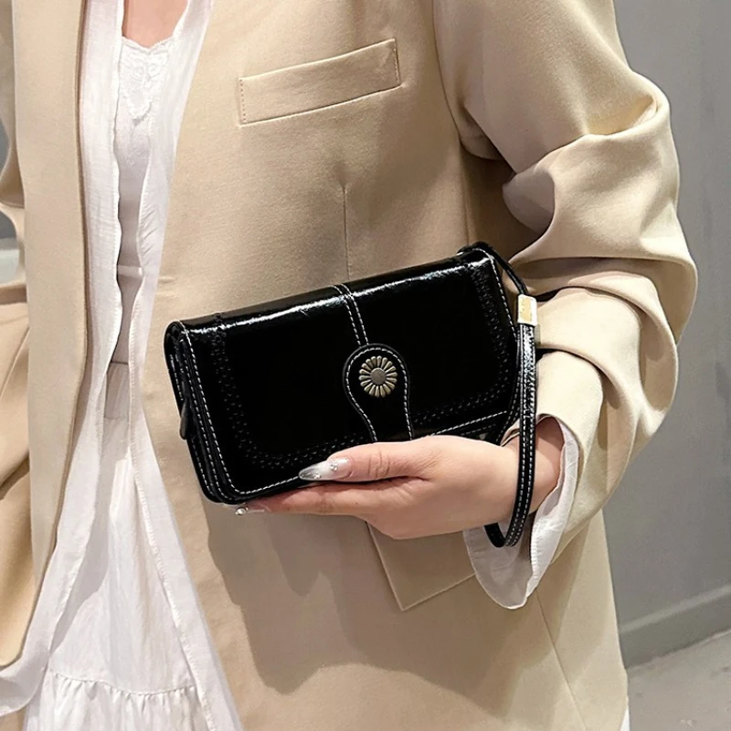 Vintage RFID Anti-Theft Large Capacity Women's Zipper Wallet with Wrist Strap