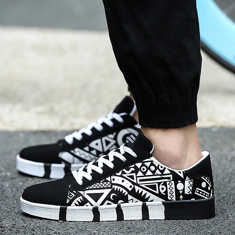 New Summer Graffiti Canvas Sneakers Men Breathable Tennis Shoes Outdoor Sports Tenis Masculino Casual Flat Walking Shoes