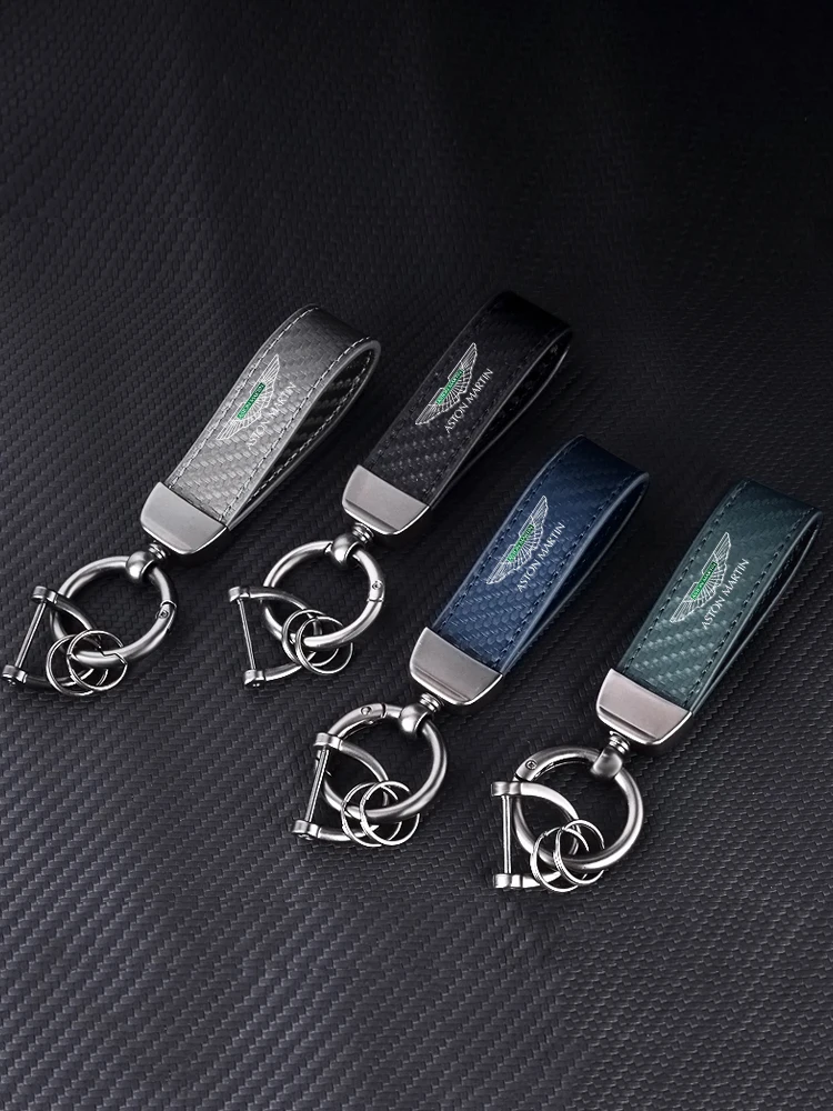 Aston Martin Carbon Fiber Look Sleutelhanger - Afmetingen en handzaam formaat