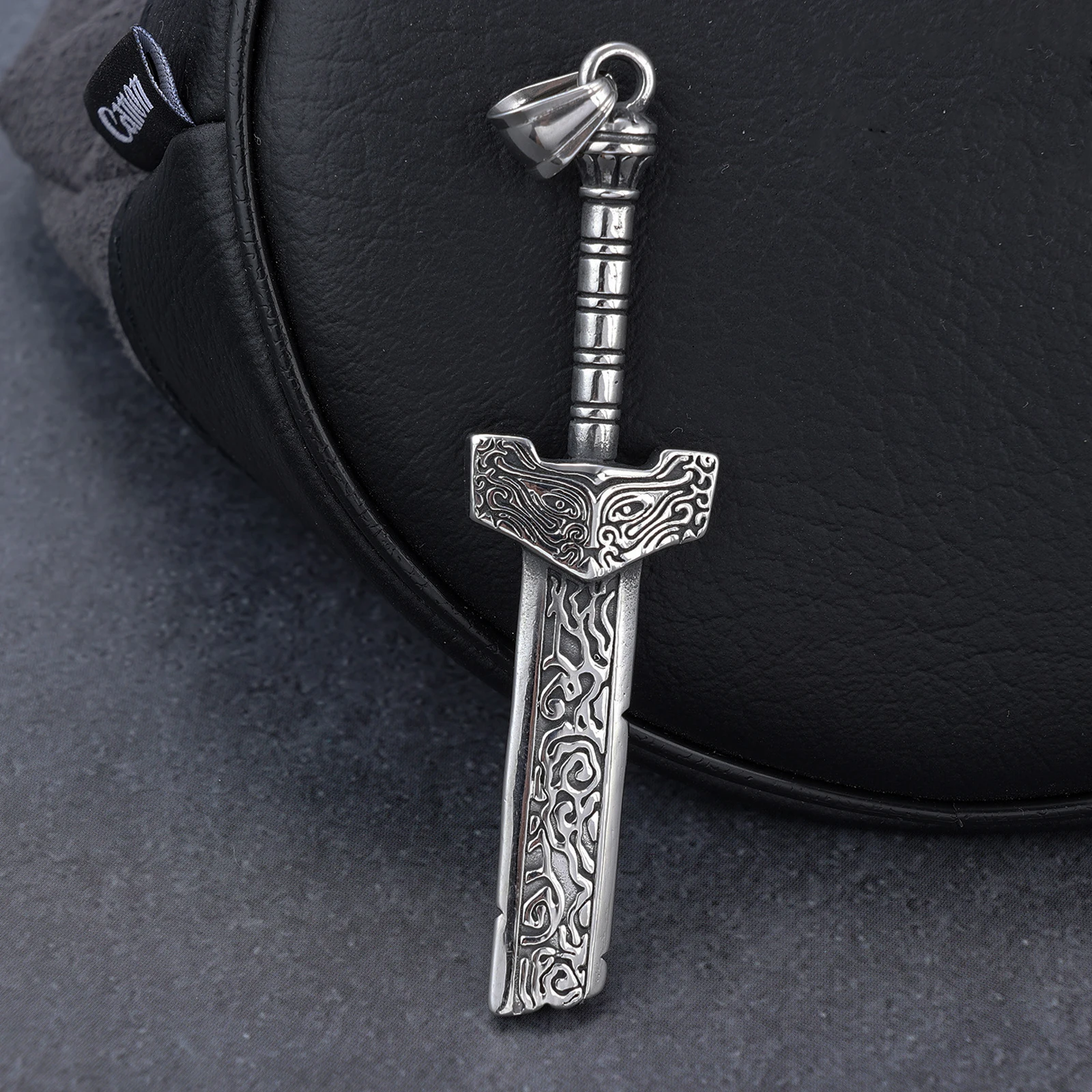 Stainless steel fashion broken sword personality domineering handmade men's necklace pendant birthday gift