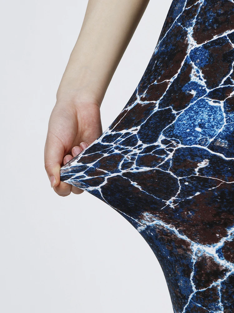 Рисунок 6 - Летние укороченные брюки CUHAKCI с цифровым принтом