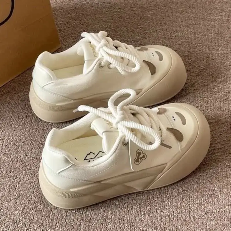 Весенние кроссовки на платформе с большим носком женские массивные туфли