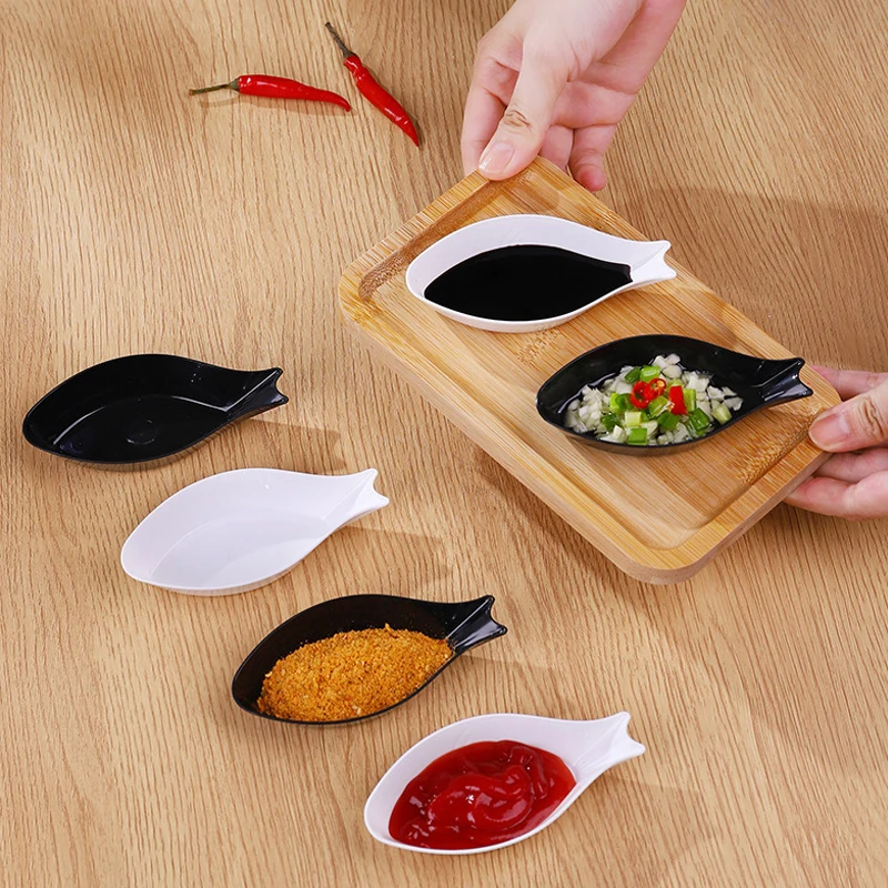 

5Pcs Plastic Sauce Dish White Sushi Dipping Bowl Vinegar Spice Seasoning Dishes Mini Appetizer Plates Fish Shape Kitchenware