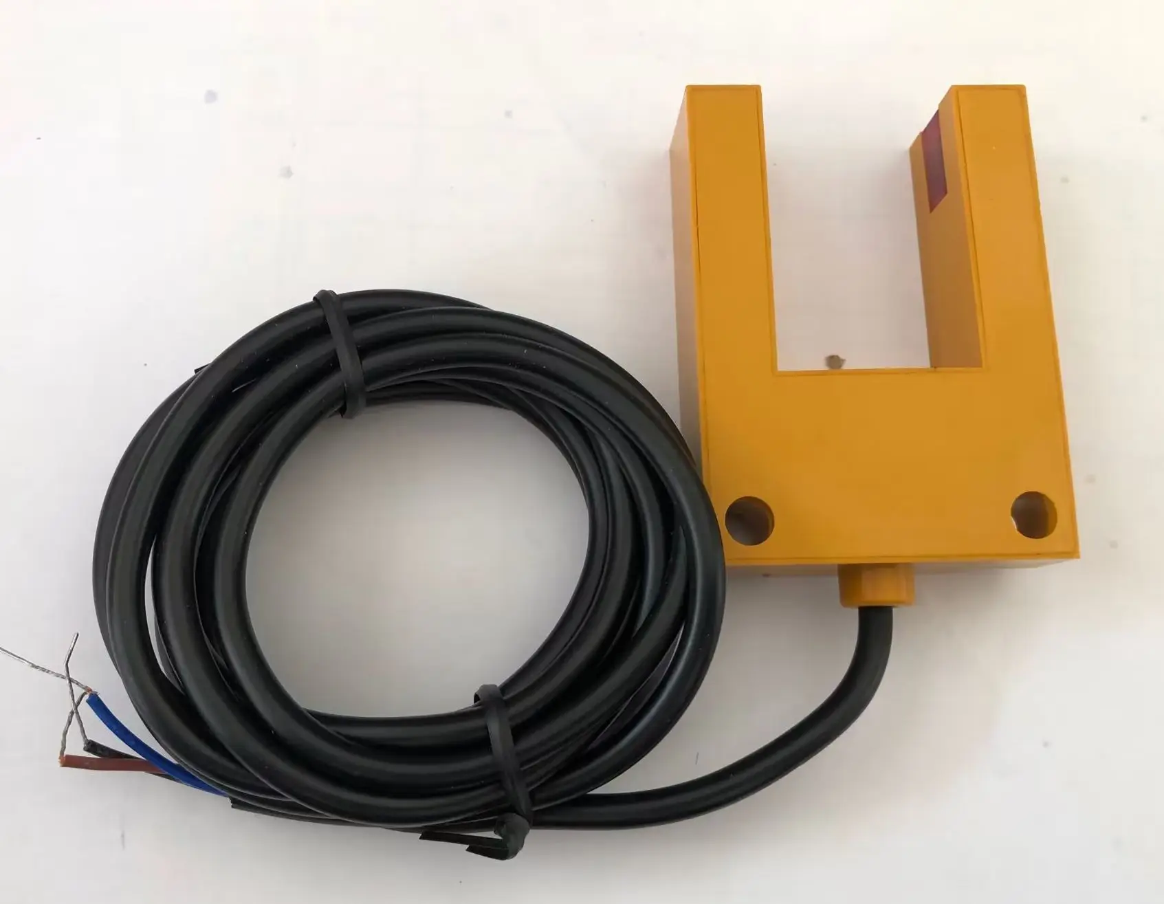 E3S-GS30P1 E3S-GS30C2 E3S-GS30E4 U type groove type photoelectric switch sensor Infrared IR Through Beam PNP normally open