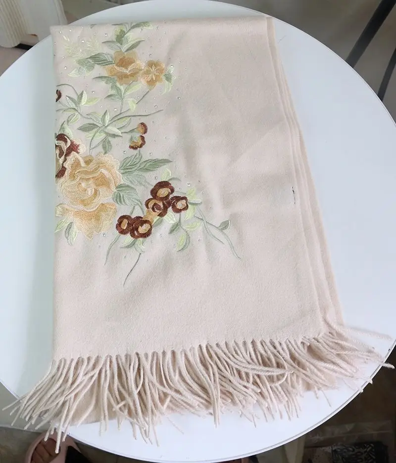 

Pure wool embroidery embroidery Chinese style scarf shawl birthday gift to mother mother outside the autumn and winter